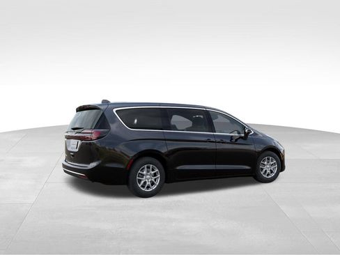 New 2027 Chrysler Pacifica Select FWD image 5