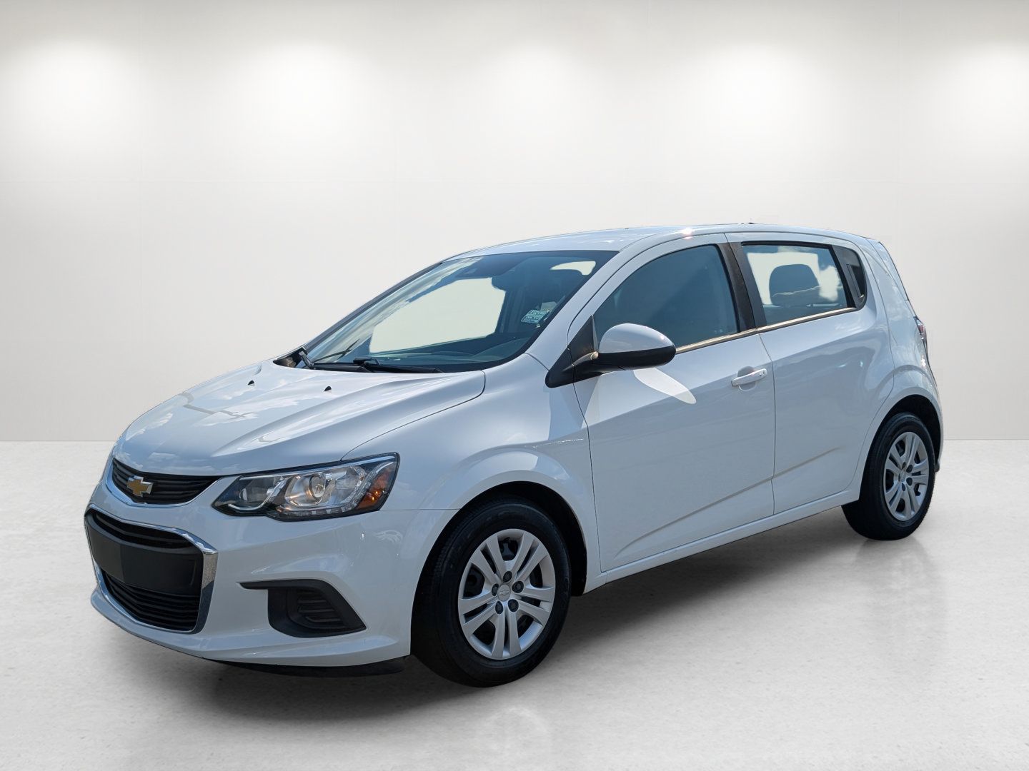 Used 2020 Chevrolet Sonic LT FWD image 1