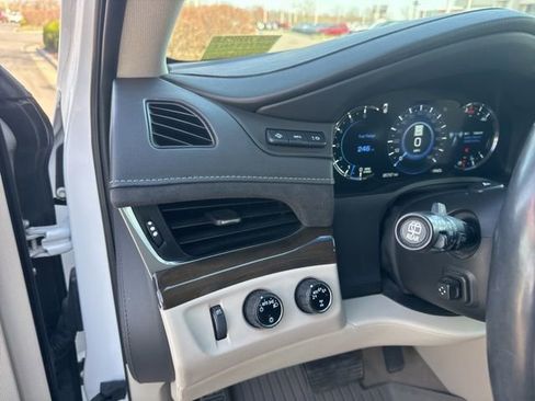 Used 2020 Cadillac Escalade Luxury image 11