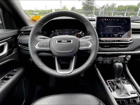 Used 2025 Jeep Compass Latitude w/ Altitude Special Edition AWD/4WD image 6