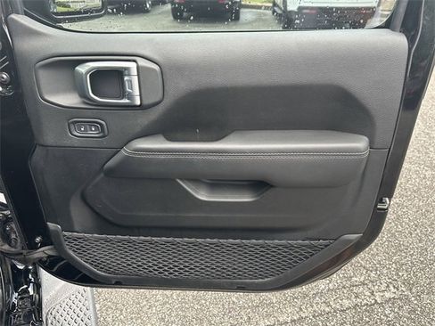 Used 2020 Jeep Gladiator Overland image 14