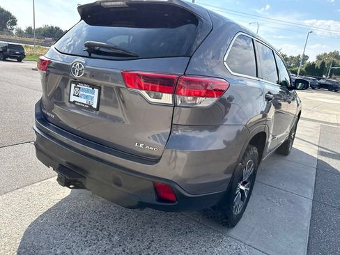 Used 2018 Toyota Highlander Plus AWD/4WD image 6