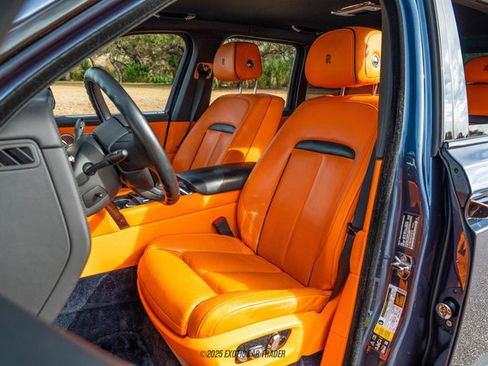 Used 2023 Rolls-Royce Cullinan Black Badge w/ Leather Finishing Pack image 25