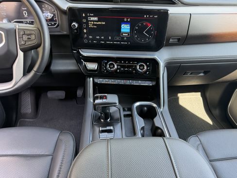 Used 2025 GMC Sierra 1500 Denali AWD/4WD image 9