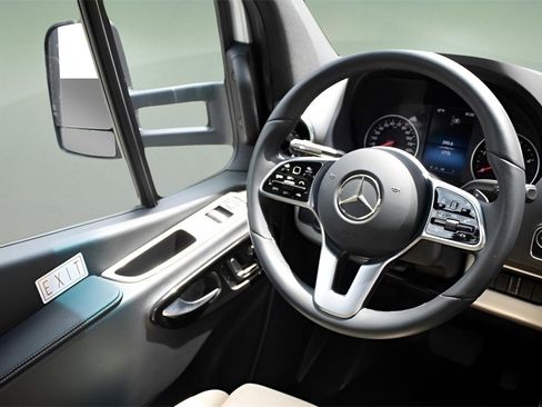 Used 2022 Mercedes-Benz Sprinter 3500 image 21