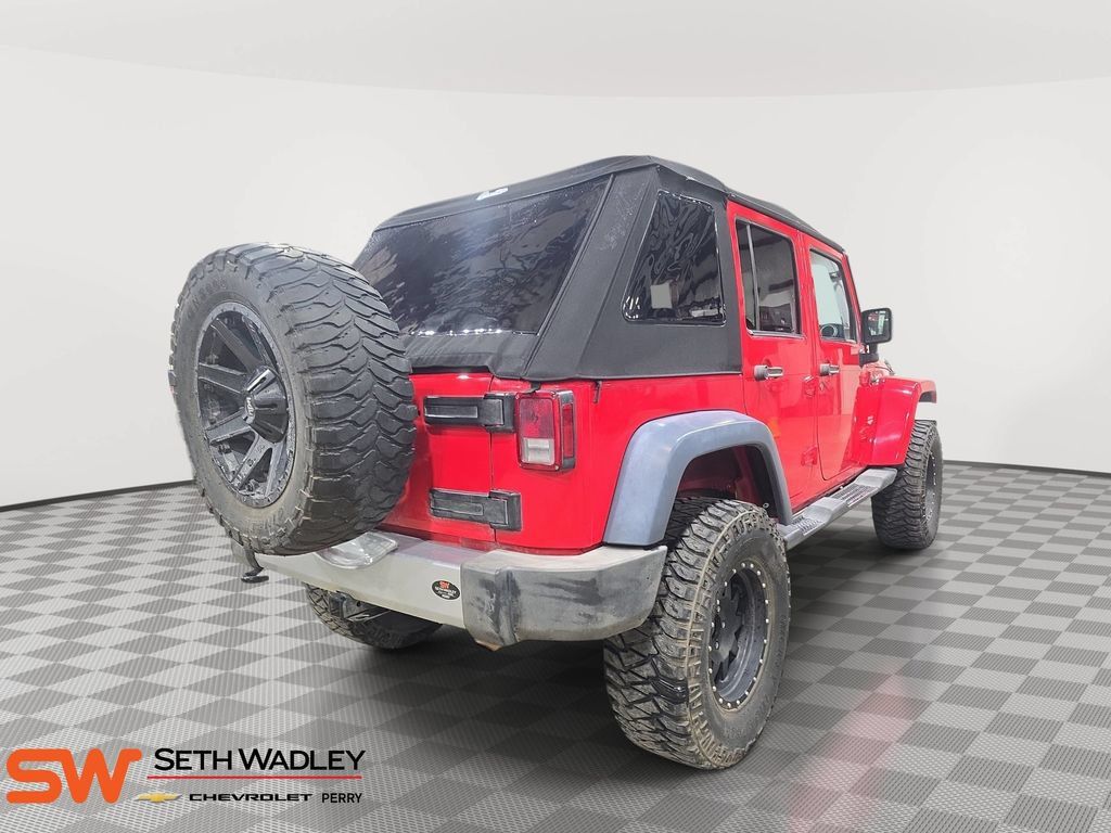 Used 2015 Jeep Wrangler Unlimited Sahara w/ Connectivity Group AWD/4WD image 7