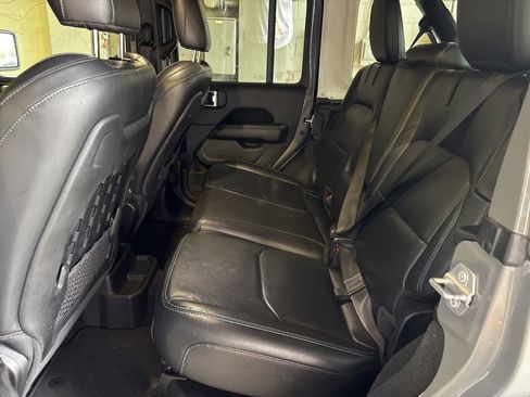 Used 2021 Jeep Wrangler Unlimited Rubicon 4xe w/ Cold Weather Group AWD/4WD image 10