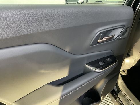 New 2025 Toyota Crown Signia image 18