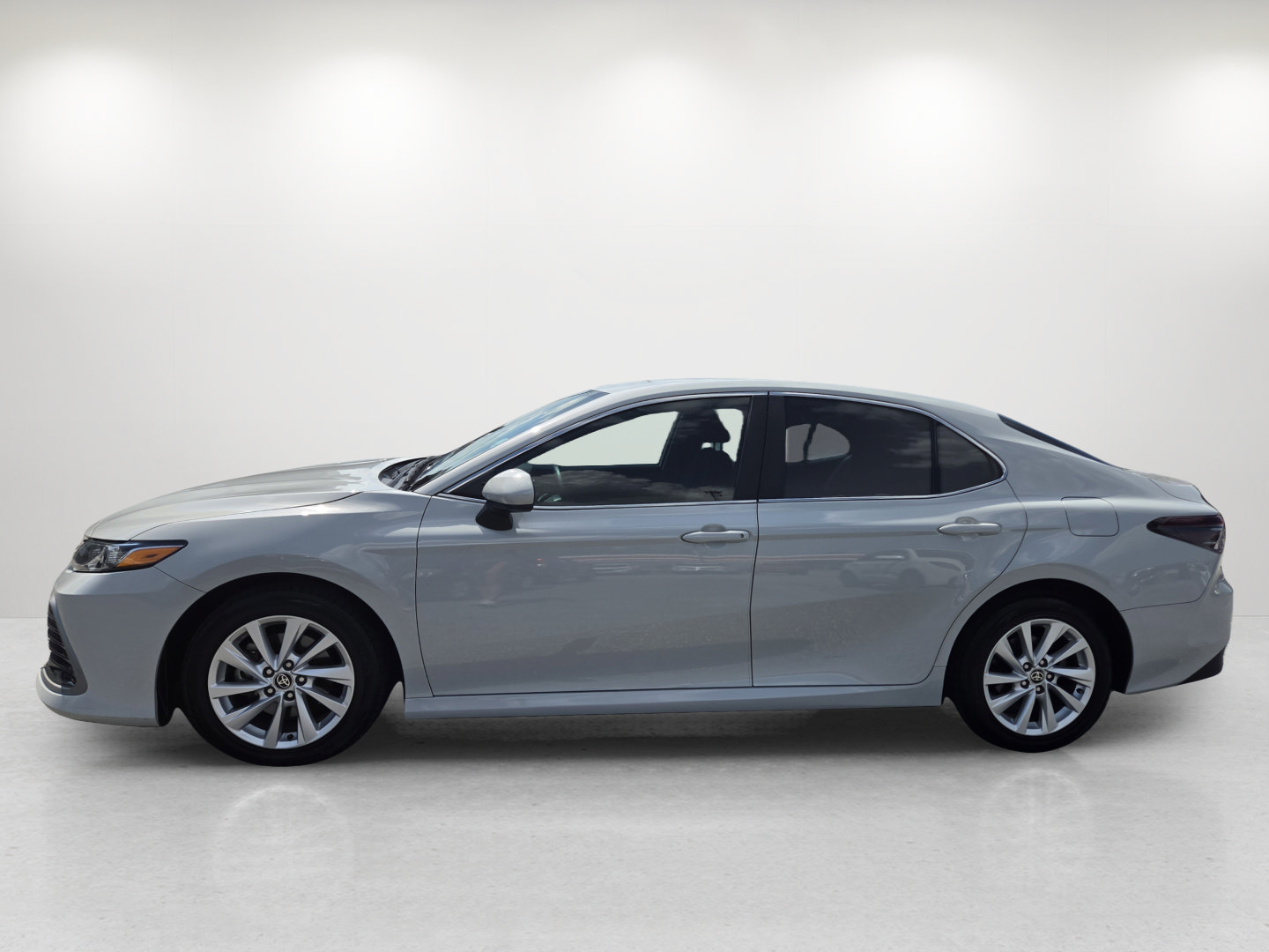 Used 2024 Toyota Camry LE FWD image 8