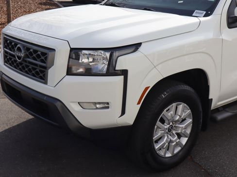 Used 2023 Nissan Frontier SV w/ Technology Package image 6