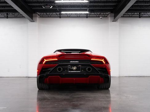 Used 2023 Lamborghini Huracan EVO image 14