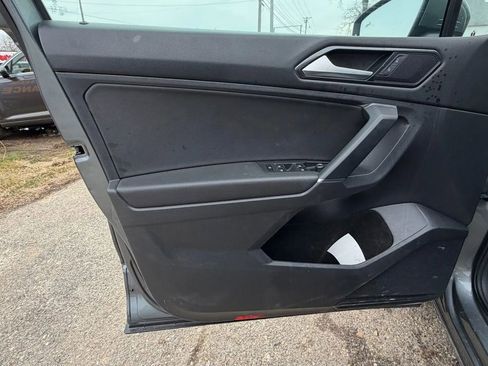 Used 2018 Volkswagen Tiguan SE w/ Panoramic Sunroof Package image 20