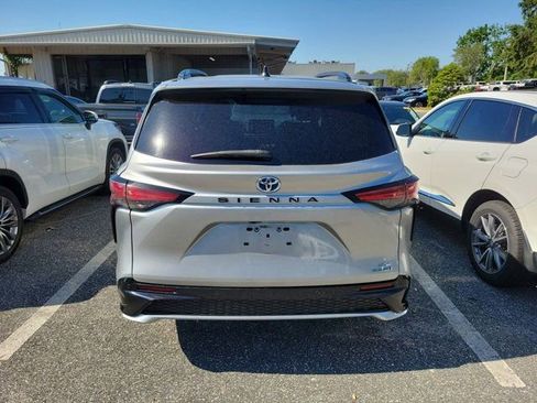 Used 2024 Toyota Sienna XSE FWD image 5