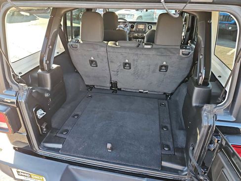 Used 2021 Jeep Wrangler Unlimited Sport image 31