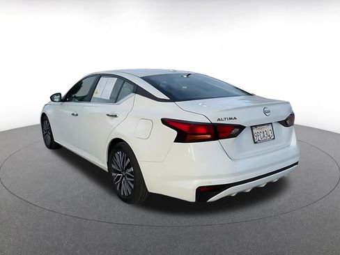 Used 2025 Nissan Altima 2.5 SV image 11