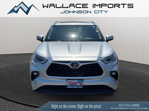 Used 2021 Toyota Highlander XLE AWD/4WD image 8