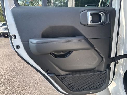 Used 2023 Jeep Wrangler Altitude image 50