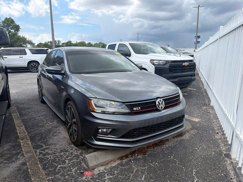 Used 2018 Volkswagen Jetta GLI FWD image 2