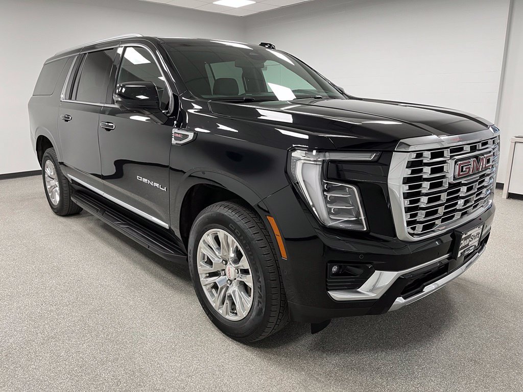 Used 2025 GMC Yukon XL Denali AWD/4WD image 2