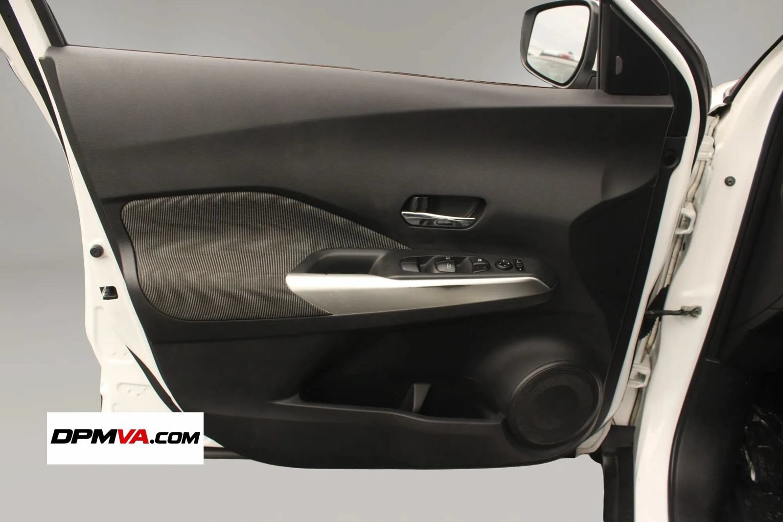 Used 2018 Nissan Kicks SV FWD image 15