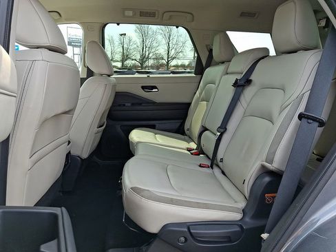 Certified 2023 Nissan Pathfinder SL image 11