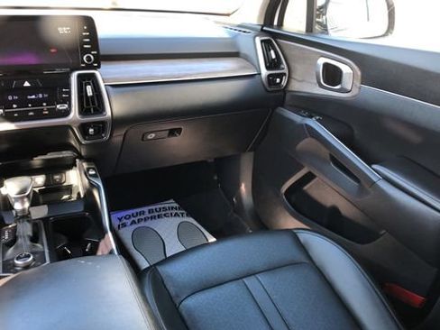 Certified 2022 Kia Sorento S w/ Panoramic Sunroof Package AWD/4WD image 29