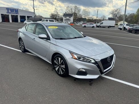 Used 2021 Nissan Altima 2.5 SV FWD image 3