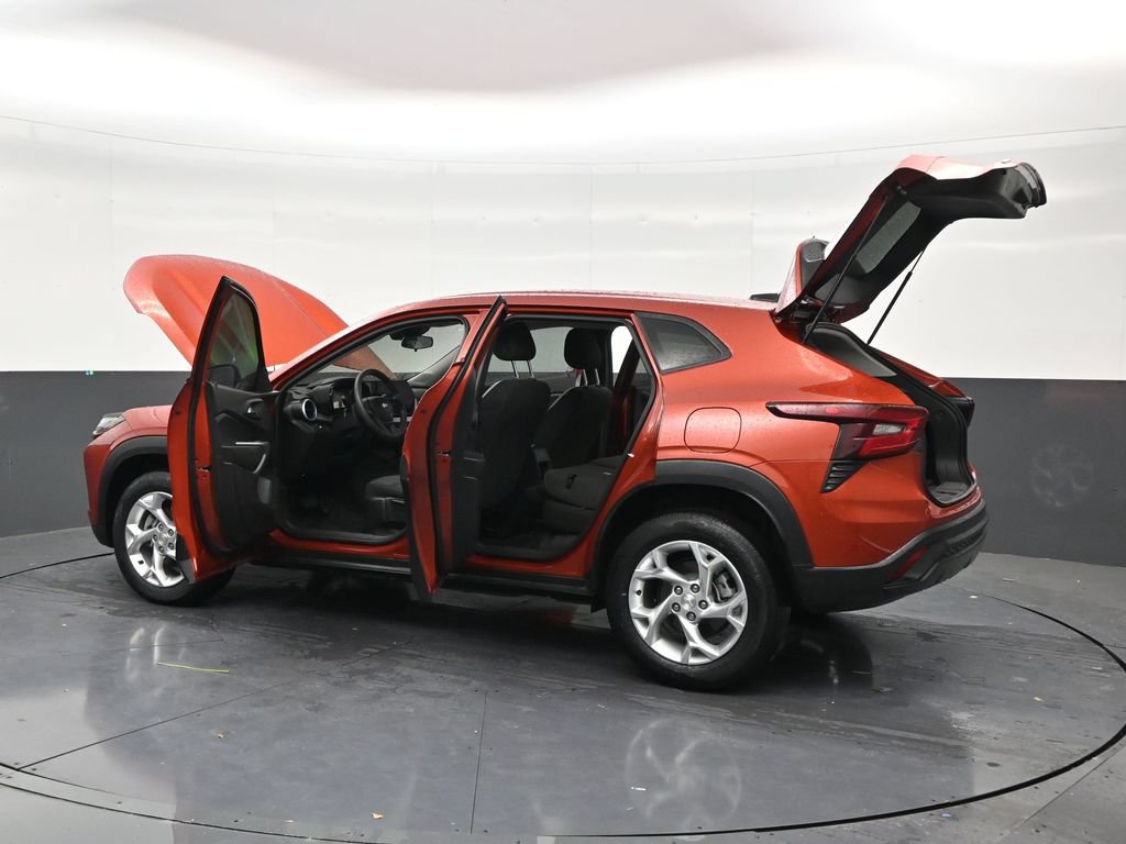 Used 2024 Chevrolet Trax LS w/ LS Convenience Package FWD image 31