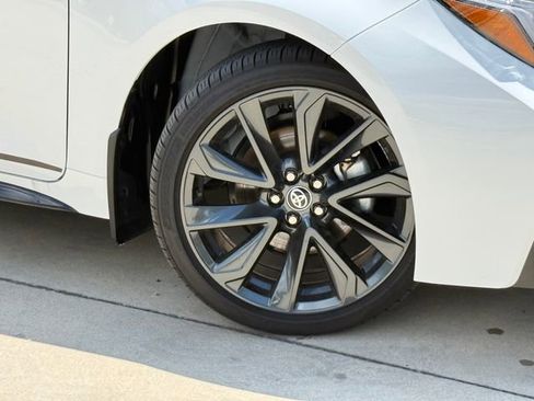 Used 2026 Toyota Corolla SE FWD image 2