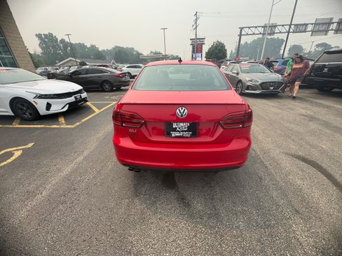 Used 2013 Volkswagen Jetta GLI Autobahn FWD image 4