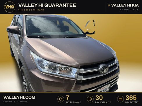 Used 2017 Toyota Highlander XLE FWD image 1