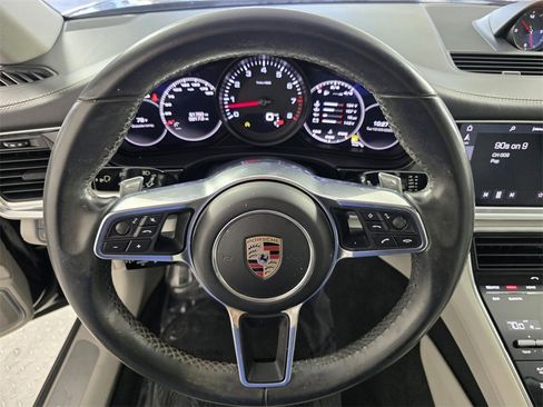 Used 2019 Porsche Panamera 4 image 18