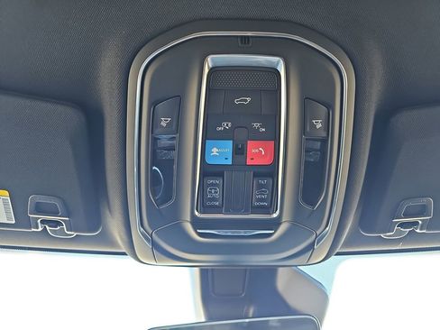 New 2025 Jeep Grand Cherokee Altitude image 23