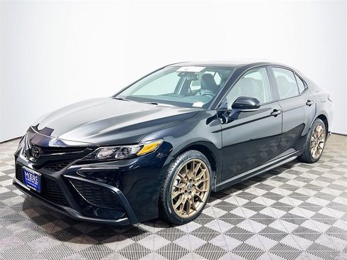 Certified 2024 Toyota Camry SE image 4