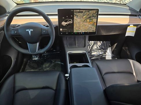 Used 2023 Tesla Model Y Long Range image 13