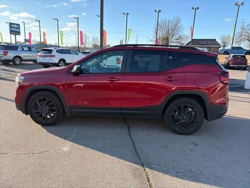 Used 2024 GMC Terrain SLE w/ Elevation Edition image 6