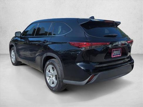 Used 2020 Toyota Highlander LE FWD image 7