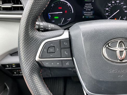 Used 2023 Toyota Sienna XSE image 24
