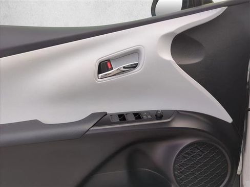 Used 2019 Toyota Prius XLE image 10