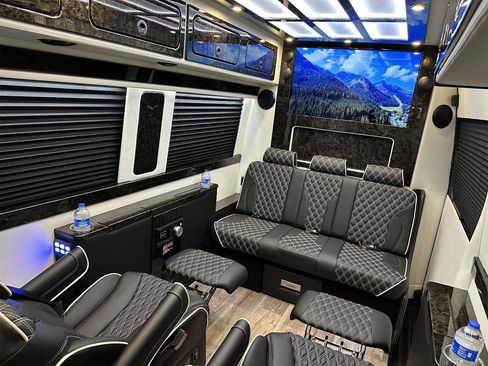 Used 2024 Mercedes-Benz Sprinter 3500 image 22