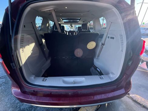 Used 2020 Chrysler Pacifica Limited image 25