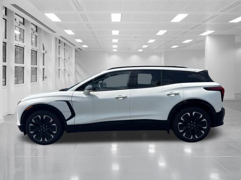 Used 2024 Chevrolet Blazer EV RS RWD image 8