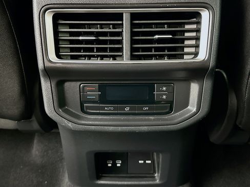 Used 2025 Volkswagen Atlas SE AWD/4WD image 26
