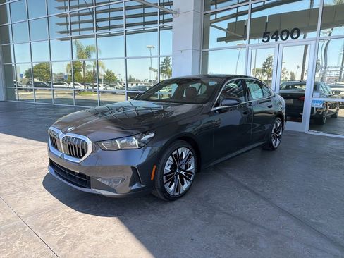 New 2026 BMW 530i w/ Premium Package RWD image 1