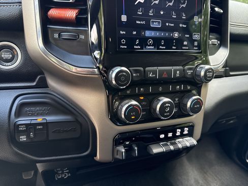 Used 2024 RAM 2500 Laramie w/ Safety Group AWD/4WD image 29