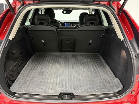 Used 2020 Volvo XC60 T5 Momentum w/ Protection Package Premier image 27