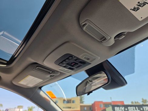 Used 2019 Toyota Camry SE w/ Carpet Mat Package FWD image 15