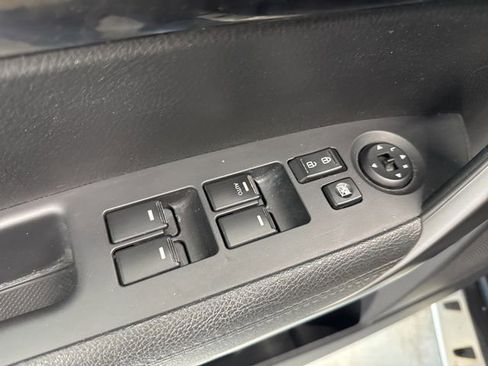 Used 2015 Kia Sorento LX image 17