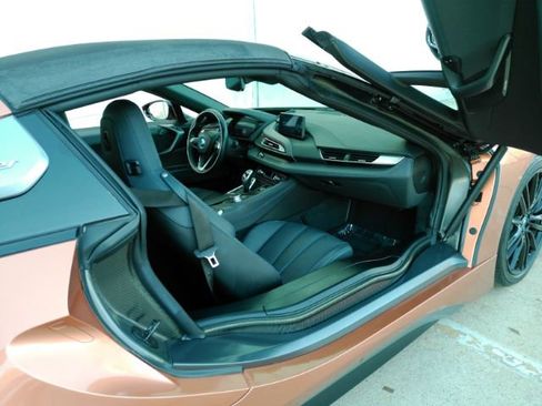Used 2019 BMW i8 Roadster image 25