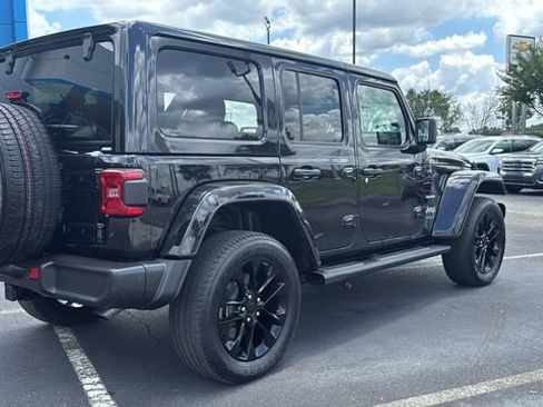 Used 2022 Jeep Wrangler Unlimited Sahara w/ Cold Weather Group AWD/4WD image 7
